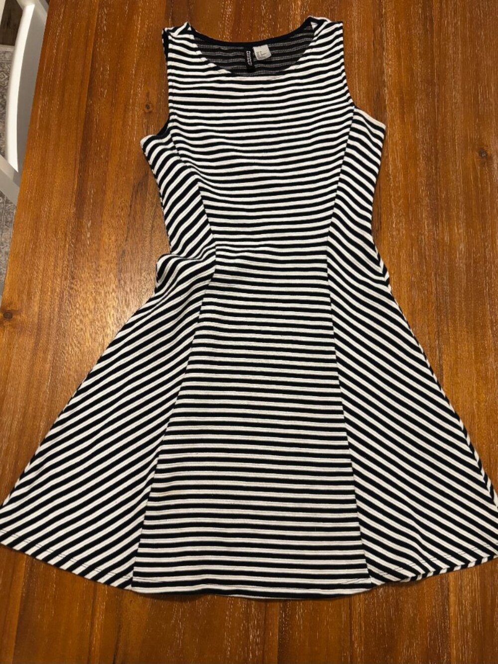 H&M Dress Lot (Orange Size 6, Blue and White Stripes Size 6, Green Lace Size 8) - Picture 9 of 13